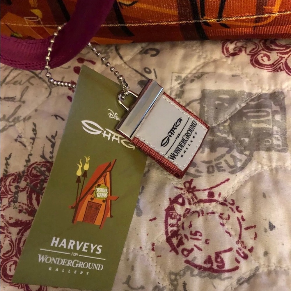 Disney Shag Harvey’s Trader Sams SeatBelt Bag - Picture 2 of 6